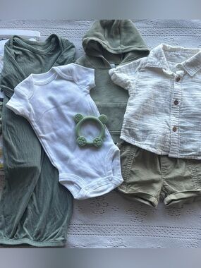Newborn Neutral Boy Bundle | Little Planet + Gown + Gift Set